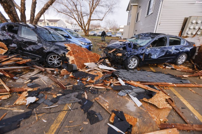 Storms strike Arkansas, Illinois, Indiana; 7 reported dead