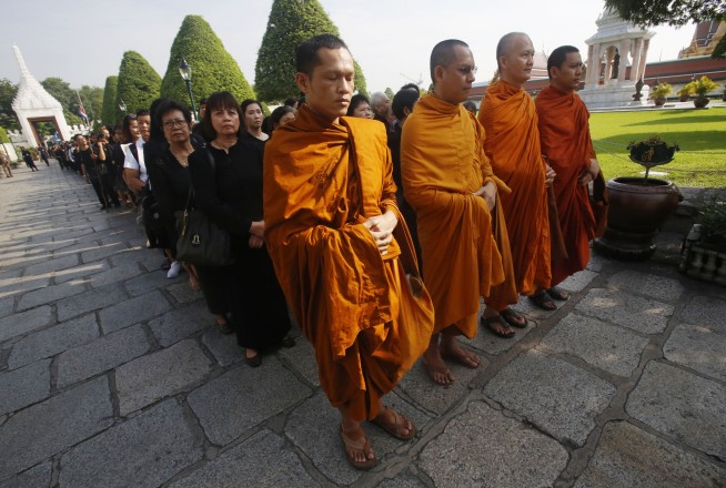 Gripped by grief, Thais mourn death of beloved monarch
