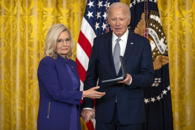 Biden awards the 2nd highest civilian award to leaders of the Jan. 6 committee and 18 others