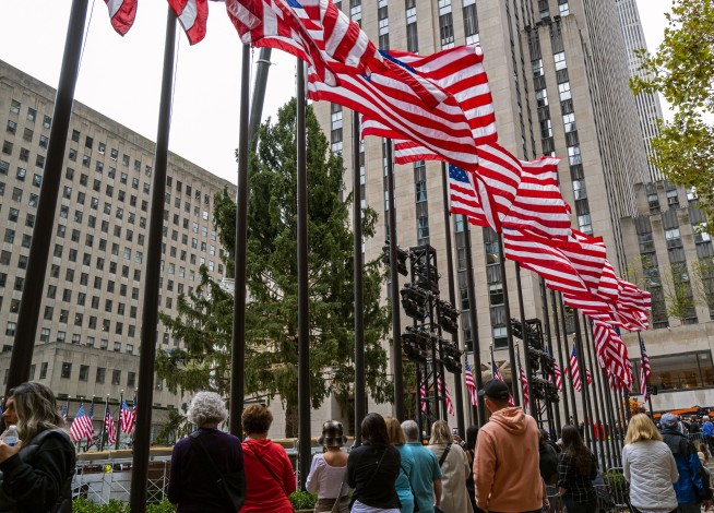 Holiday arrival: Rockefeller tree ushers in Christmas season