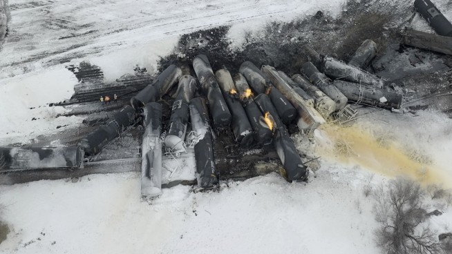 Minnesota train derailment, ethanol fire renew safety fears