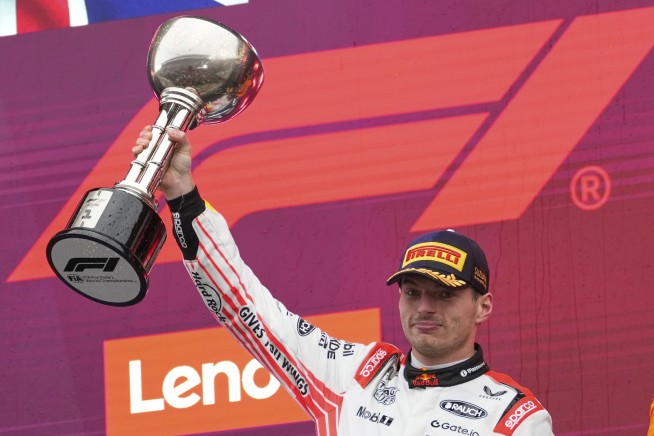 Red Bull's Max Verstappen holds off McLarens to win his fourth straight Japanese GP