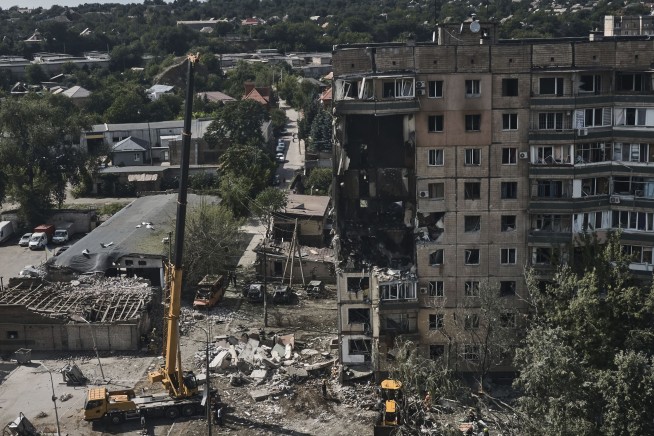 Russian missiles kill at least 6 in Zelenskyy's hometown in central Ukraine
