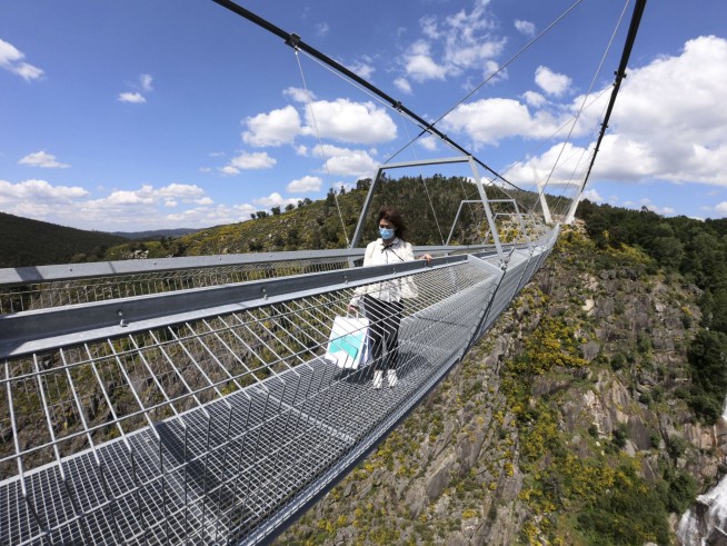High jinx: New Portuguese bridge not for the faint-hearted