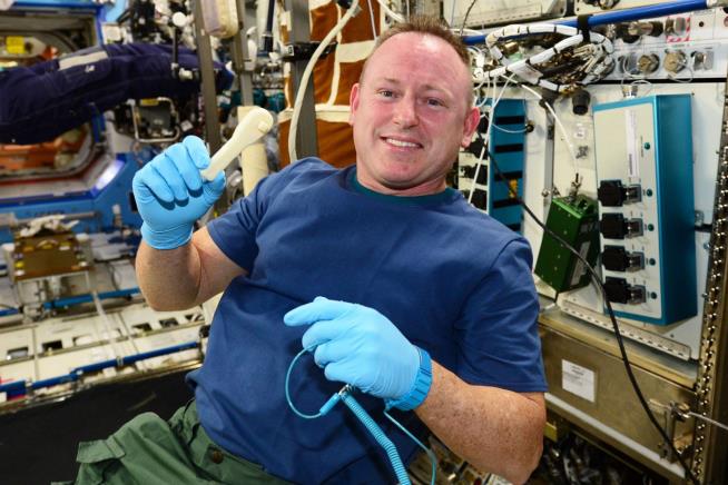 NASA Emails Wrench to Astronaut