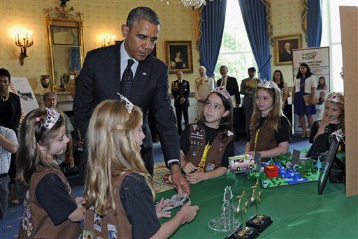 Girl Scouts Conned Obama Into Wearing Tiara