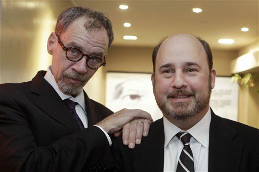 NYT 's David Carr Collapses in Newsroom, Dies