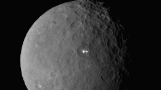 Mission May Unravel Mystery of Ceres' 2 Bright Spots
