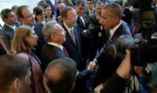Obama, Castro Shake Hands