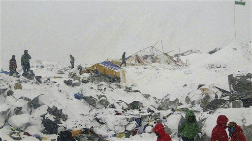 High Up Everest, a Massive, Tricky Rescue Continues
