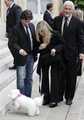 Woman Needs Stitches After Encounter With Streisand's Dog