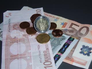 Dollar Hits 6-Week High Against Euro
