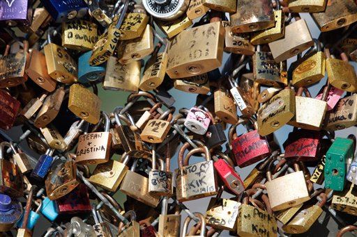 Paris Breaks Up With Love Locks