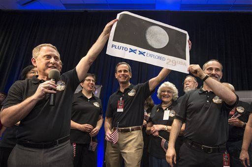 Pluto Spacecraft Reconnects With Earthlings