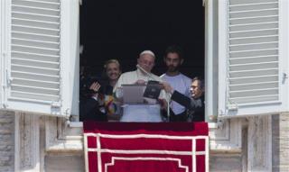Pope Embraces the Kids via Church's Tablet 2.0
