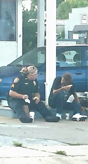Cop's Kindness to Homeless Man Warms Hearts