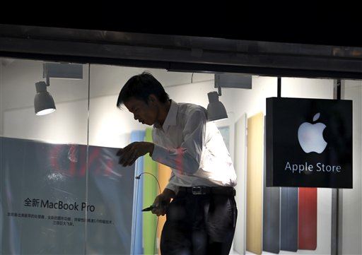 China Shuts Down Fake iPhone Factory
