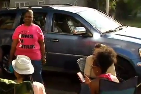 'Army of Moms' Patrols Chicago to Stop Shootings