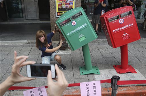 After Typhoon, 2 Bent Mailboxes Charm Taiwan