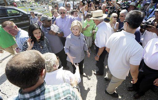 Clinton Loosens Up in Iowa, Even Jokes About Email