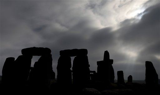 New Discoveries Shine Light on Stonehenge