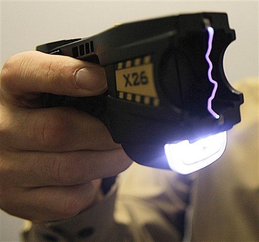 Every Chicago Cop Will Soon Carry a Taser