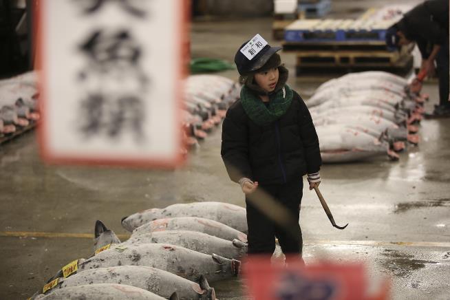New Year's Tuna Sells for $118K