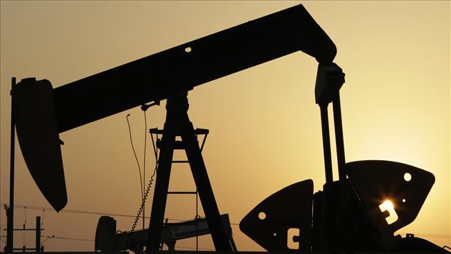 Eyeing Oil Prices, Russia, Saudis Agree to Freeze Output