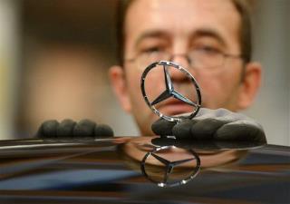 Mercedes Lays Off Robots, Swaps In Humans