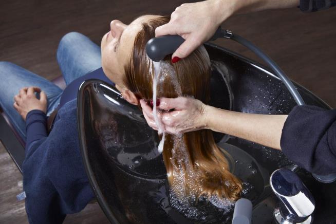 Lawsuit: Salon Shampooing Caused Woman's Stroke