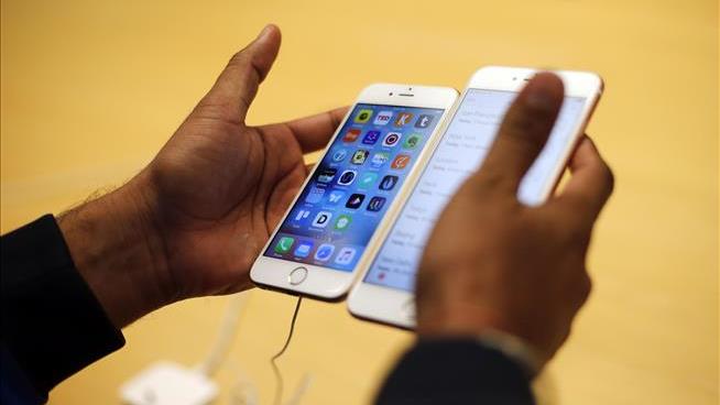 Apple Doesn't Pay Hackers, So Hackers Help FBI: Experts