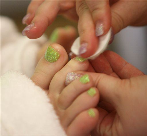 Woman Says Pedicure Made Her Lose a Toe