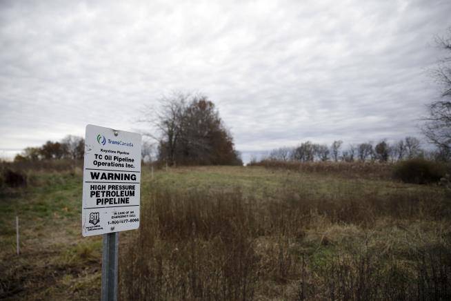 Keystone Pipeline Leaks Thousands of Gallons of Oil Into S. Dakota