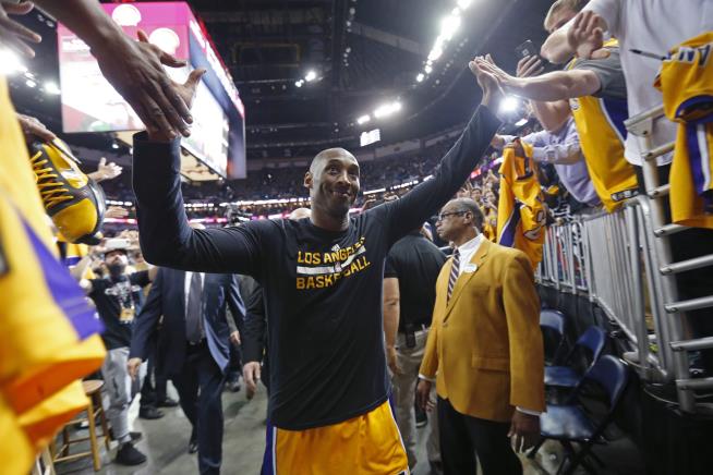 Kobe Bryant's Last Game Is Setting Ticket-Price Records