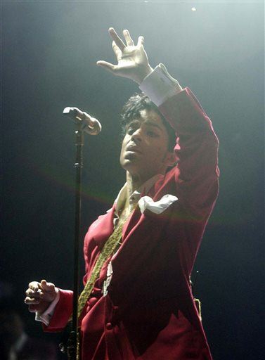 2004 Video Shows Prince's Guitar Brilliance