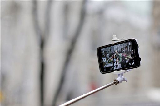 Selfie With Loaded Gun Ends in Teen's Death