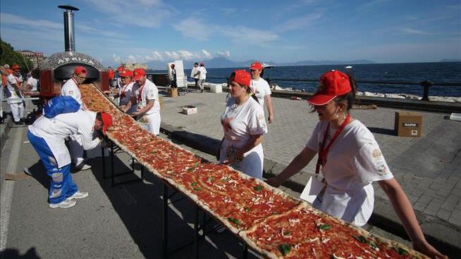Open Wide: World's Longest Pizza Stretches for 1.15 Miles