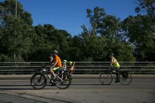 Armstrong to 'Finish the Ride' for Fallen Cyclists