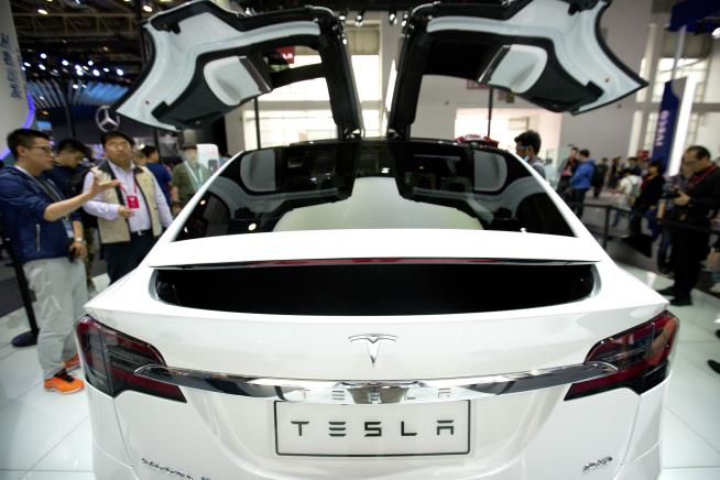 Tesla Didn't Tell Investors About Autopilot Crash