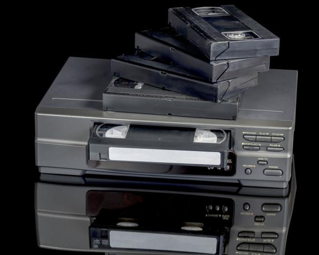 One Company Still Makes VCRs. It's About to Stop