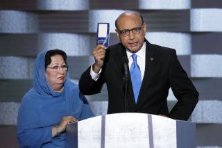Dad of Slain US Muslim Soldier Offers Trump His Constitution
