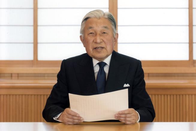Japan's Emperor Hints of Abdication, but It's Complicated