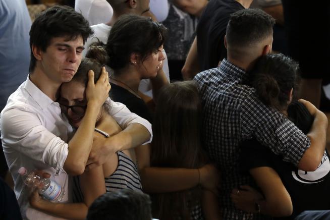 Italy Buries Quake Dead in Mass Funeral