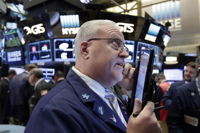 Stocks Dip, Await Word From the Fed