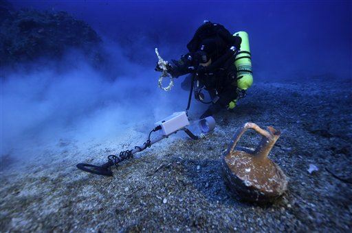 Antikythera Shipwreck Yields Human Remains