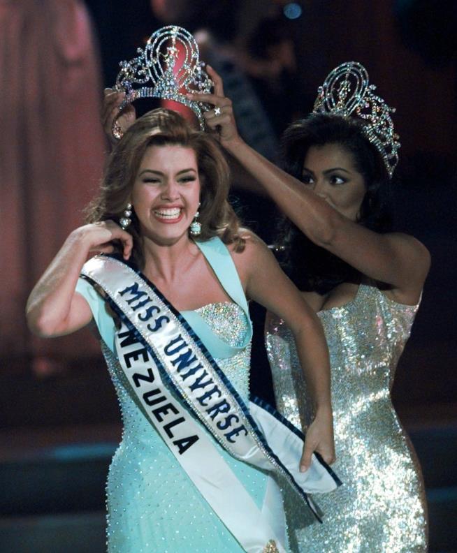 'Miss Piggy' Pageant Winner Becomes Clinton Weapon