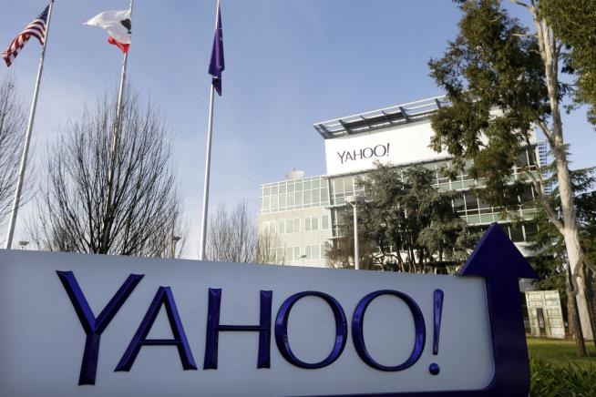 'Dubious' Move Forcing Yahoo Users to Stay