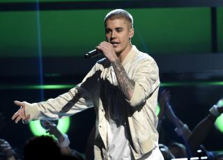 Bieber Walks Off Stage When Crowd Won't Be Quiet