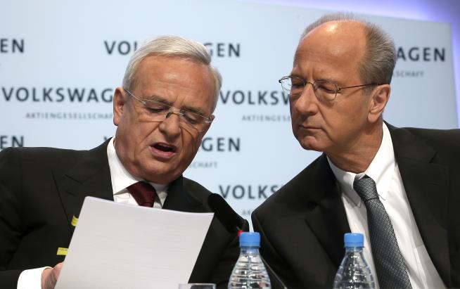 Germany Widens VW Investigation to Top Brass
