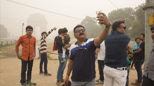 These New Delhi Selfies Are Raising Eyebrows